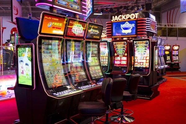Mobile live casino interface with blackjack table controls